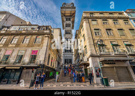 Aufzug Elevador de Santa Justa, Rua do Ouro, Lisbona, Portogallo Foto Stock