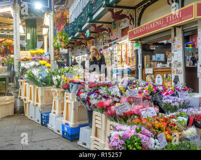 Leeds Kirkgate Mercato nel centro della città di Leeds. Questo mercato storico è il più grande mercato coperto in Europa. Foto Stock