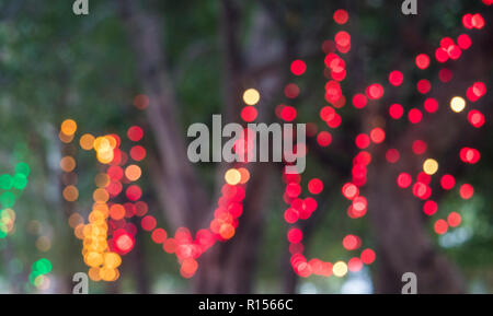 Luci bokeh di fondo disposto a celebrare il Natale e il nuovo anno Foto Stock