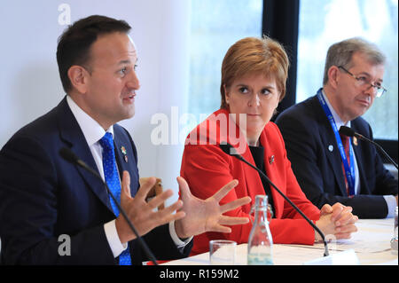 (Da sinistra a destra) Taoiseach Leo Varadkar, Primo ministro di Scozia Nicola storione e Chief Minister di Jersey John Le Fondre presso il British Consiglio irlandese il XXXI Incontro al vertice a Comis Hotel sull'Isola di Man. Foto Stock