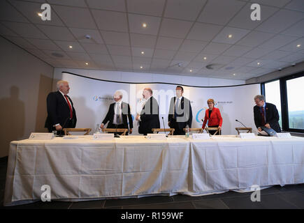 (Da sinistra a destra) Primo Ministro del Galles Carwyn Jones, UK Cabinet Office ministro David Lidington, Chief Minister dell'Isola di Man Howard Quayle, Taoiseach Leo Varadkar, Primo ministro di Scozia Nicola storione e Chief Minister di Jersey John Le Fondre presso il British Consiglio irlandese il XXXI Incontro al vertice a Comis Hotel sull'Isola di Man. Foto Stock