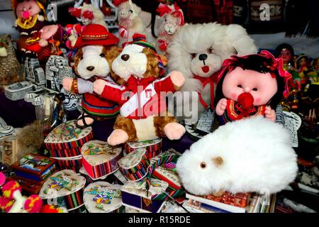 La cavia puppet- Mercato di Huaraz. Dipartimento di Ancash.PERÙ Foto Stock