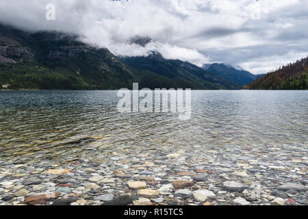 Tranquillo Lago nel deserto canadese Foto Stock