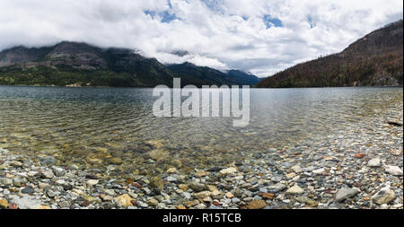 Tranquillo Lago nel deserto canadese Foto Stock