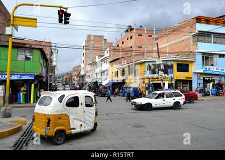 Strada principale di Huaraz. Dipartimento di Ancash.PERÙ Foto Stock
