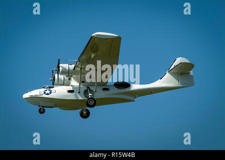 Diritto consolidato costruttiva PBY Catalina Flying Boat in arrivo a terra a Biggin Hill Airshow. Foto Stock