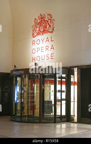 London, Regno Unito - 17 Novembre 2013: Royal Opera House al Covent Garden di Londra, Regno Unito. Foto Stock