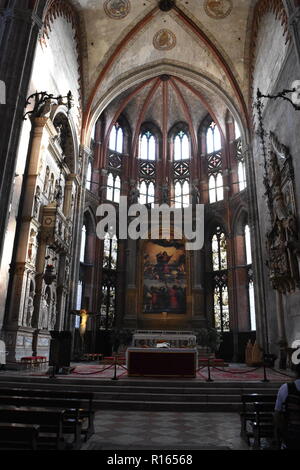 L'altare della Basilica dei Frari Foto Stock