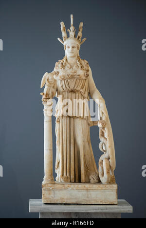 Atene. La Grecia. Varvakeion Athena, copia da AD 200-250 dell'originale da 438 BC. Museo Archeologico Nazionale di Atene. Questa copia romana è il Foto Stock