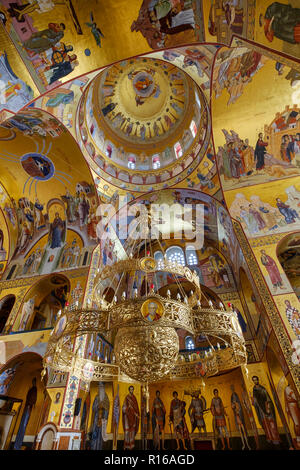 Interno, serbo-ortodossa Cattedrale di risurrezione, Saborni Hram Hristovog Vaskrsenja, Podgorica, Montenegro Foto Stock