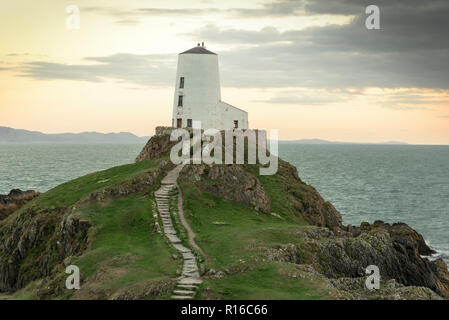 Tŵr Mawr faro sull isola di Llanddwyn, Anglesey, Galles del Nord Regno Unito Foto Stock