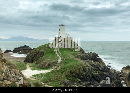 Tŵr Mawr faro sull isola di Llanddwyn, Anglesey, Galles del Nord Regno Unito Foto Stock