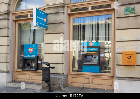 LJUBLJANA, Slovenia - 28 giugno 2015: distributori automatici di banconote in Lubiana street Foto Stock