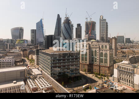 Vista della città di Londra da Aldgate sul tetto della torre Foto Stock