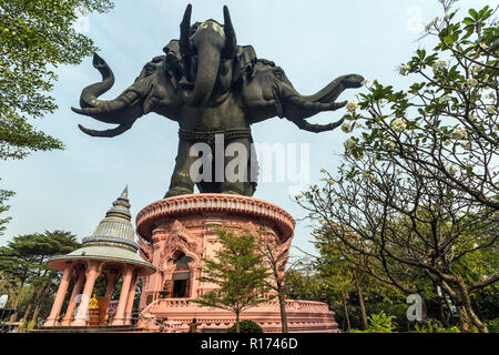 Enorme elefante statua edificio del Museo di Erawan Bangkok, Thailandia Foto Stock