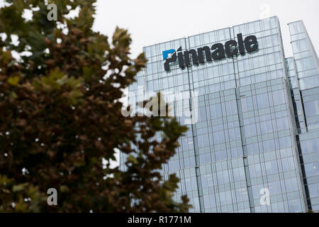 Un logo segno al di fuori della sede di Pinnacle partner finanziari a Nashville, nel Tennessee, il 9 ottobre 2018. Foto Stock