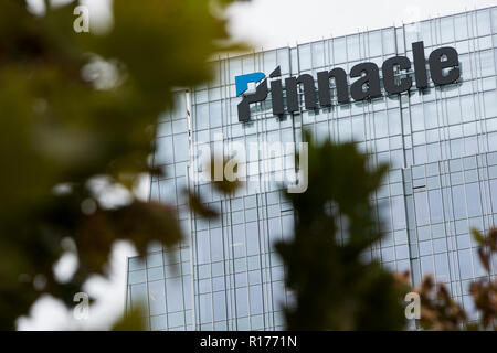 Un logo segno al di fuori della sede di Pinnacle partner finanziari a Nashville, nel Tennessee, il 9 ottobre 2018. Foto Stock