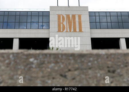 Un segno del logo al di fuori di una struttura occupata dalla diffusione di musica, Inc. (BMI) a Nashville, nel Tennessee, il 9 ottobre 2018. Foto Stock