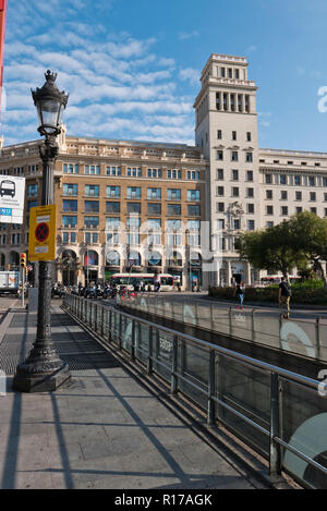 Banco Español de Crédito edificio in Plaça Catalunya, Barcelona, Spagna Foto Stock