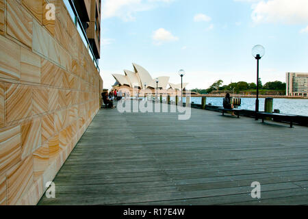 SYDNEY, Australia - Aprile 4, 2018: iconica Opera House vista da ovest Foto Stock