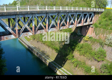 Ponte sul Canal du Nord, vicino Havrincourt, Francia. Costruito da Nuova Zelanda Società di tunnelling durante la Battaglia di Canal du Nord nel settembre 1918. Foto Stock