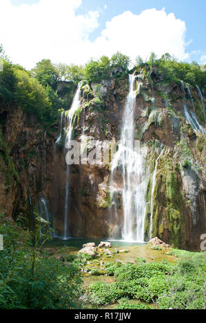 Veliki slap cascata in estate. Il parco nazionale dei laghi di Plitvice, Croazia Foto Stock