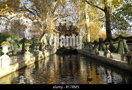 La fontana medicea , Giardino di Lussemburgo, Parigi, Francia. Foto Stock