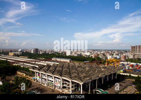 Vista aerea di Kamalapur stazione ferroviaria è la stazione ferroviaria centrale a Dhaka, nel Bangladesh. È stato costruito da Robet Bouighy. Dacca in Bangladesh. Foto Stock