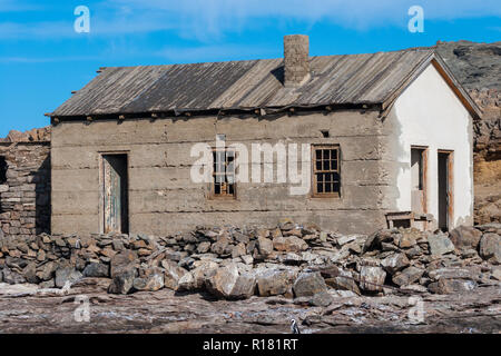 Vela il oceano Atlantico intorno Luderitz sullo scheletro Costa della Namibia Foto Stock