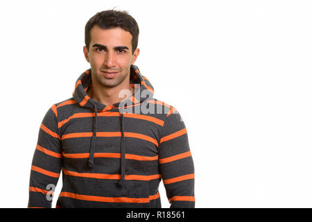 Ritratto di giovane bello il persiano uomo felpa con cappuccio da indossare Foto Stock