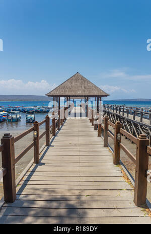 Pontile in legno a Bali Barat National Park, Indonesia Foto Stock