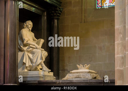 Ginevra, Svizzera : la cattedrale di San Pietro il mausoleo e la statua a grandezza naturale del Duca di Rohan Foto Stock