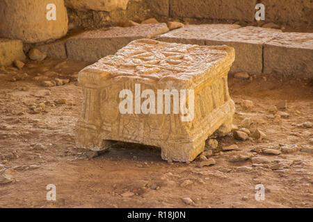 4 maggio 2018 egli antica Magdala pietra ubicato in un secolo sinagoga dig situato nel villaggio di Magdala in Galilea Israele. Questo pezzo unico è y Foto Stock