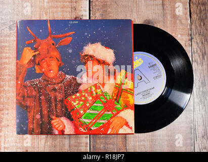 Last Christmas - WHAM 7poll singolo su un sfondo di legno prodotte nel 1984 George Michael Foto Stock