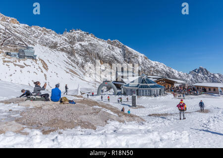 Ristorante 'Sonn Alpin', Zugspitze, Zugspitzeplat, Garmisch-Partenkirchen, Gebirge Wetterstein o montagne del Wetterstein, alpi, Baviera, Germania Foto Stock