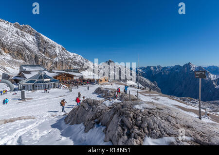 Ristorante 'Sonn Alpin', Zugspitze, Zugspitzeplat, Garmisch-Partenkirchen, Gebirge Wetterstein o montagne del Wetterstein, alpi, Baviera, Germania Foto Stock