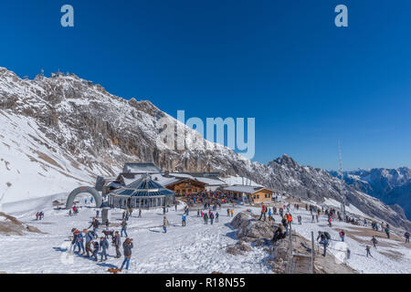 Ristorante 'Sonn Alpin', Zugspitze, Zugspitzeplat, Garmisch-Partenkirchen, Gebirge Wetterstein o montagne del Wetterstein, alpi, Baviera, Germania Foto Stock