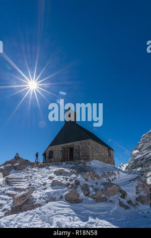 Zugspitze, Zugspitzeplat, il picco più alto, cappella, Garmisch-Partenkirchen, Gebirge Wetterstein o montagne del Wetterstein, alpi, Baviera, Germania Foto Stock