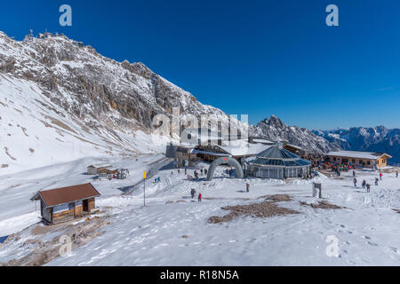 Ristorante 'Sonn Alpin', Zugspitze, Zugspitzeplat, Garmisch-Partenkirchen, Gebirge Wetterstein o montagne del Wetterstein, alpi, Baviera, Germania Foto Stock