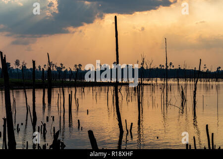 Thakhek, Laos - 19 Aprile 2018: Irreal vista di un paesaggio in una delle più remote zone della regione Khammouane in Laos Foto Stock