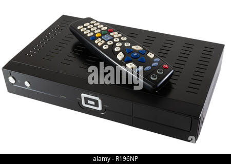 Il dispositivo di controllo remoto e ricevitore per tv e IP TV (STB) isolato su sfondo bianco - vista superiore Foto Stock