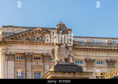 Una vista tipica a Buckingham Palace Foto Stock