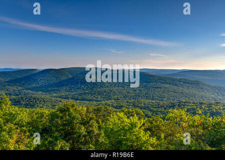 Vista dal Bear Mountain, una delle più famose cime del New York Hudson Highlands. Foto Stock