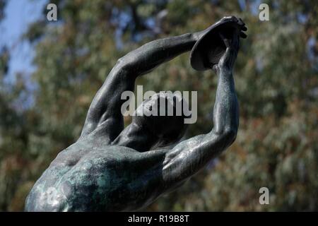 Olympic Discus statua, Atene, Grecia Foto Stock