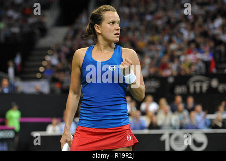 Praga, Repubblica Ceca. Decimo Nov, 2018. Barbora STRYCOVA della Repubblica ceca in azione durante il 2018 Fed Cup finale tra la Repubblica ceca e gli Stati Uniti d'America a Praga nella Repubblica Ceca. Credito: Slavek Ruta/ZUMA filo/Alamy Live News Foto Stock