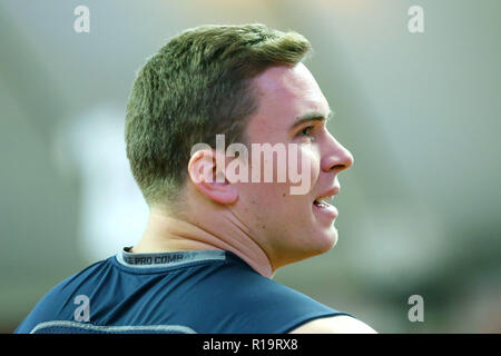 Syracuse, New York, Stati Uniti d'America. 09Nov, 2018. Siracusa Orange quarterback Eric Dungey (2) prima della partita contro il Louisville Cardinali venerdì 9 novembre 2018 presso il Carrier Dome in Syracuse, New York. Ricca Barnes/CSM/Alamy Live News Foto Stock