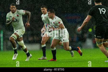 Twickenham, Londra, Regno Unito. Il 10 novembre 2018. L'Inghilterra del George Ford durante il Quilter Rugby Union International tra Inghilterra e Nuova Zelanda a Twickenham Stadium. Credit:Paul Harding/Alamy Live News solo uso editoriale Credito: Paul Harding/Alamy Live News Foto Stock