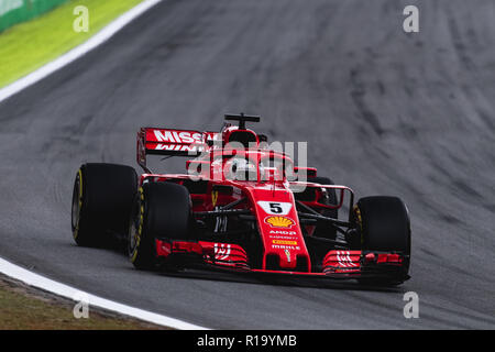 Sao Paulo, Brasile. Decimo Nov, 2018. GRANDE PRÊMIO DO BRASIL DE F'RMULA 1 2018 - Sebastian Vettel, GER, del team Scuderia Ferrari Ferrari SF71H, durante il Gran Premio del Brasile di Formula 1 2018 tenutasi presso l'Autodromo di Interlagos in São Paulo, SP. (Foto: Victor Eleutério/Fotoarena) Credito: Foto Arena LTDA/Alamy Live News Foto Stock