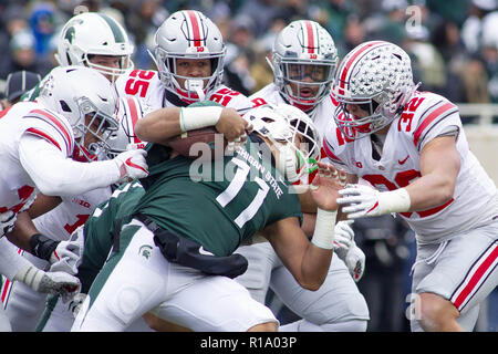 East Lansing, Michigan, Stati Uniti d'America. Decimo Nov, 2018. Michigan State running back CONNOR HEYWARD (11) corre la palla durante il primo semestre contro Ohio State a Spartan Stadium. Credito: Scott Mapes/ZUMA filo/Alamy Live News Foto Stock