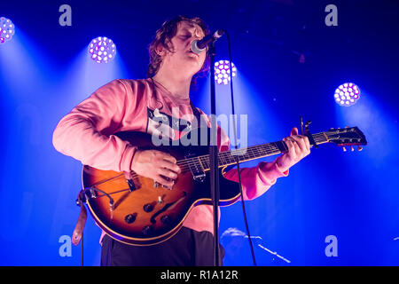 Glasgow, Scotland, Regno Unito. Il 10 novembre 2018. Lewis Capaldi, in concerto presso la famosa sala da ballo Barrowlands Glasgow, grande, UK. Credito: Stuart Westwood/Alamy Live News Foto Stock
